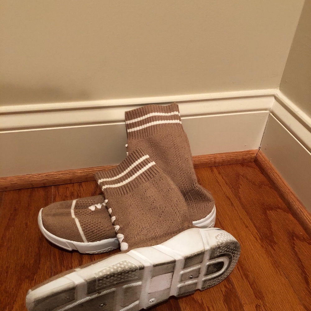 Sock Shoes - Picture 3 of 3